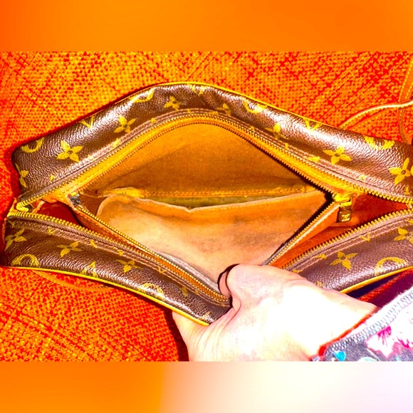 WOW POSHMARK Authentic Louis Vuitton GM Crossbody Bag = FESTIVAL & CONCERT TIME - Picture 14 of 15